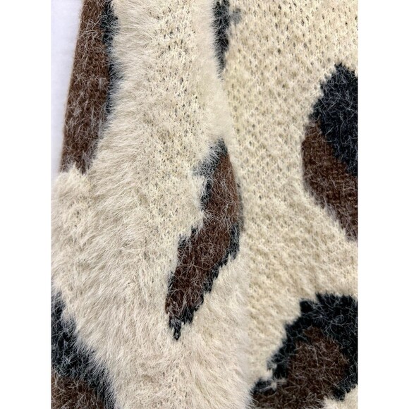 ENTRO Animal Print Fuzzy 1/4 Zip Up Sweater Size L (Bx 18) - Picture 5 of 9